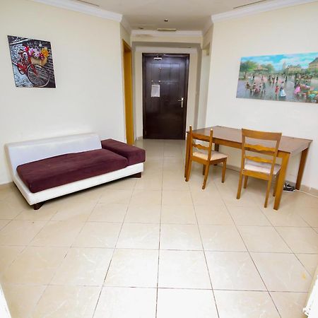 Budget Rooms With Private Bathroom For 'Girls' Only In Dubai, Marina Esterno foto