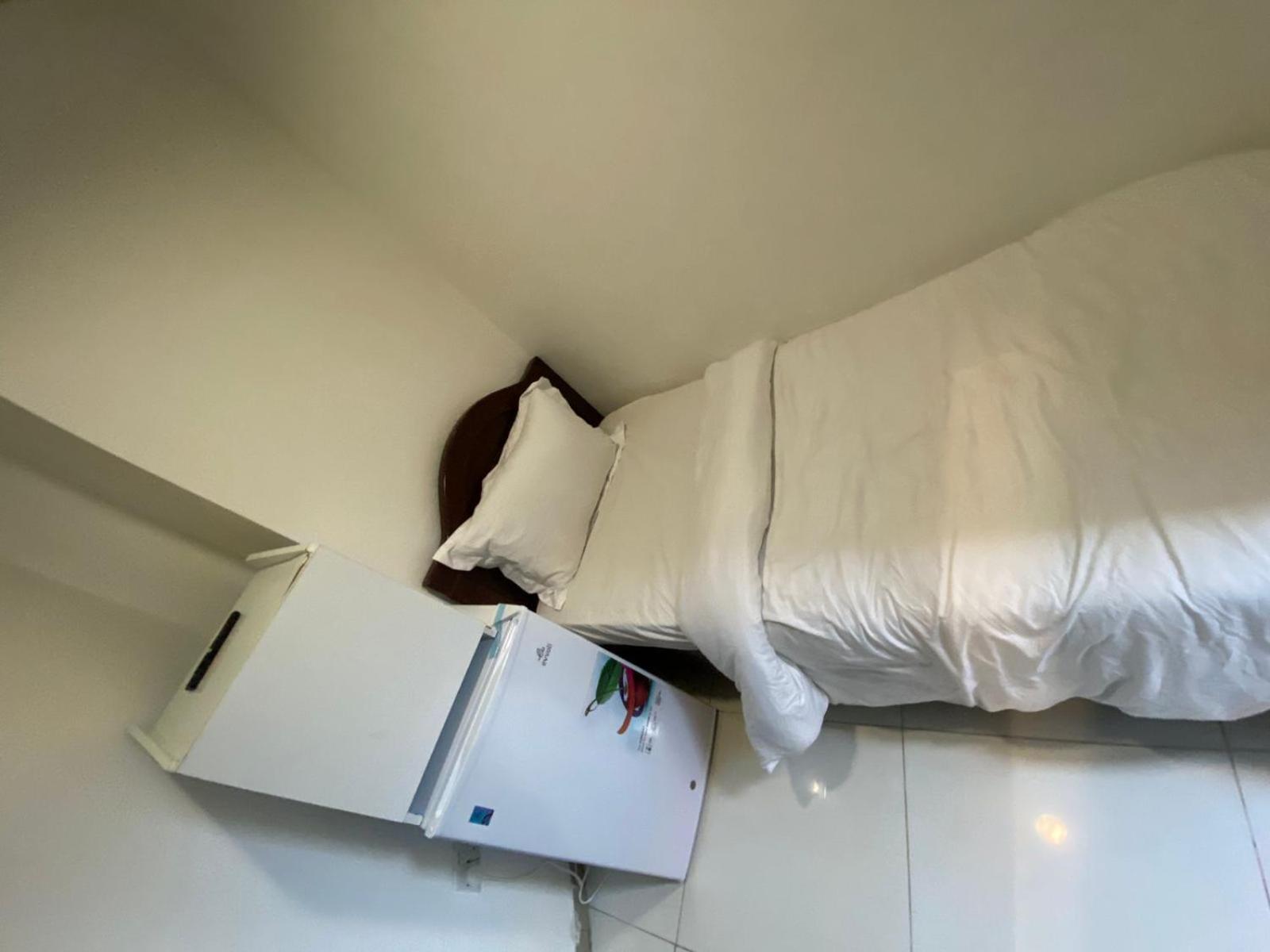 Budget Rooms With Private Bathroom For 'Girls' Only In Dubai, Marina Esterno foto