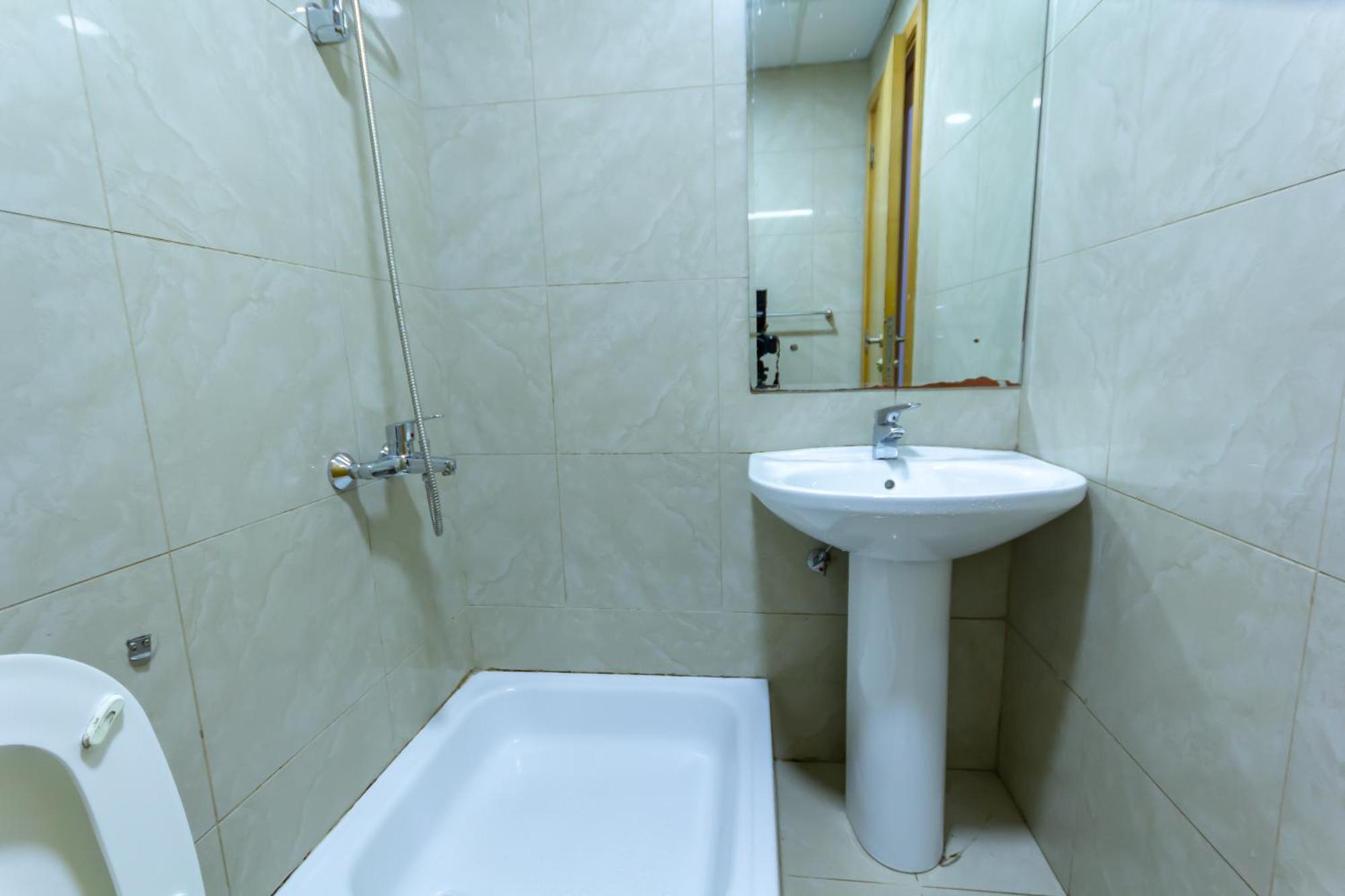 Budget Rooms With Private Bathroom For 'Girls' Only In Dubai, Marina Esterno foto