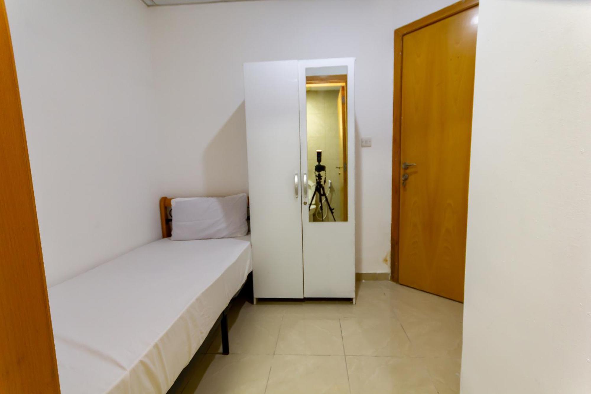 Budget Rooms With Private Bathroom For 'Girls' Only In Dubai, Marina Esterno foto