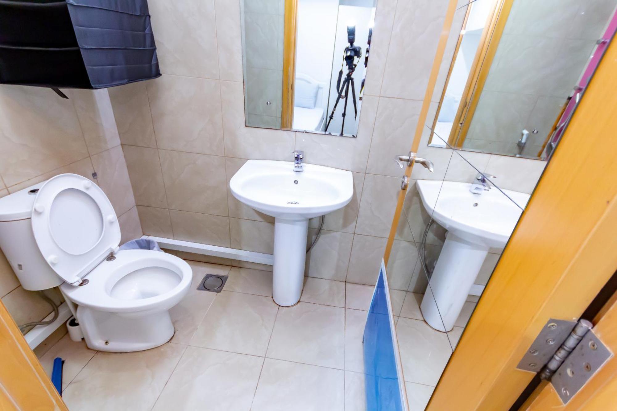 Budget Rooms With Private Bathroom For 'Girls' Only In Dubai, Marina Esterno foto