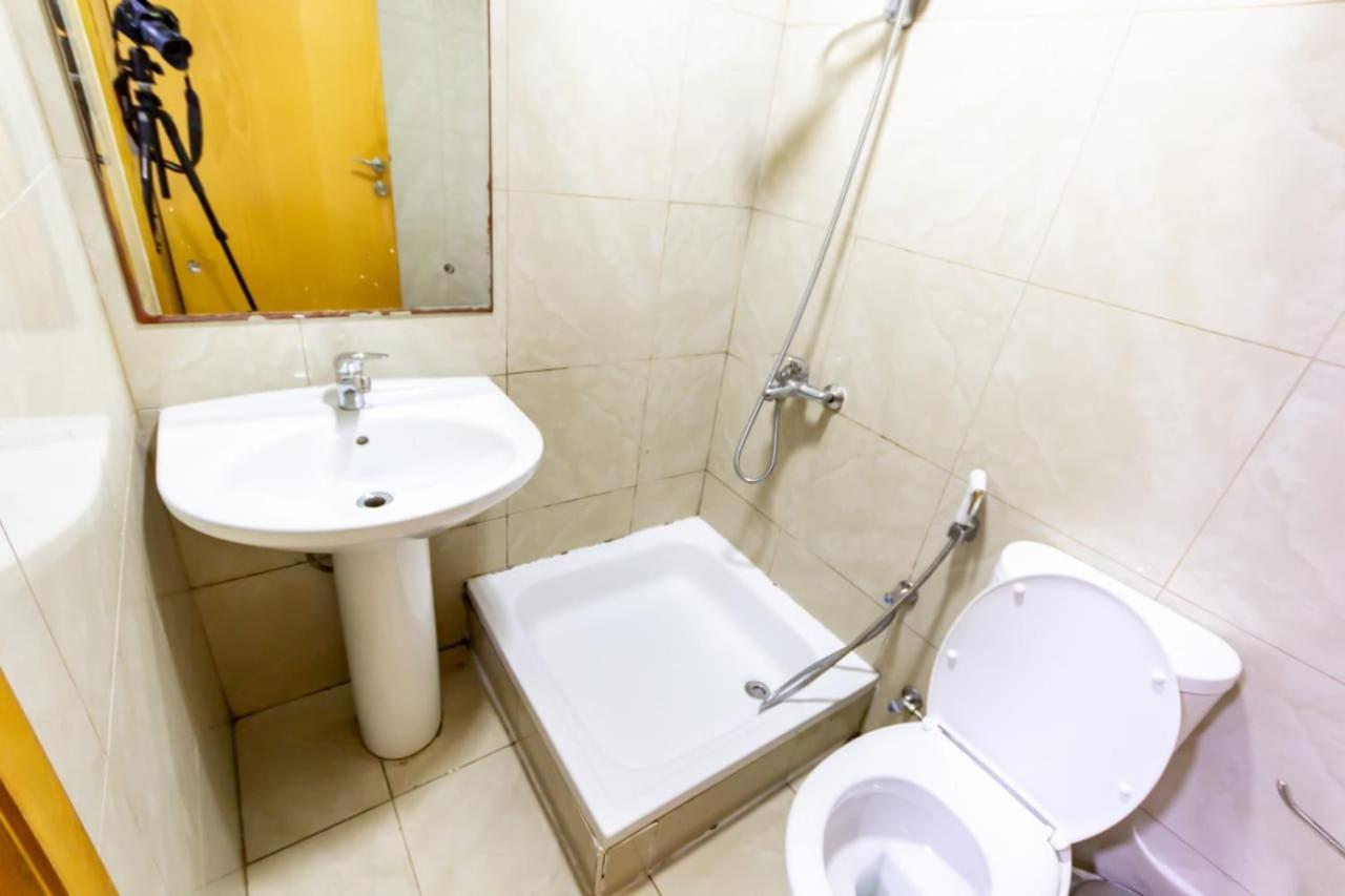 Budget Rooms With Private Bathroom For 'Girls' Only In Dubai, Marina Esterno foto