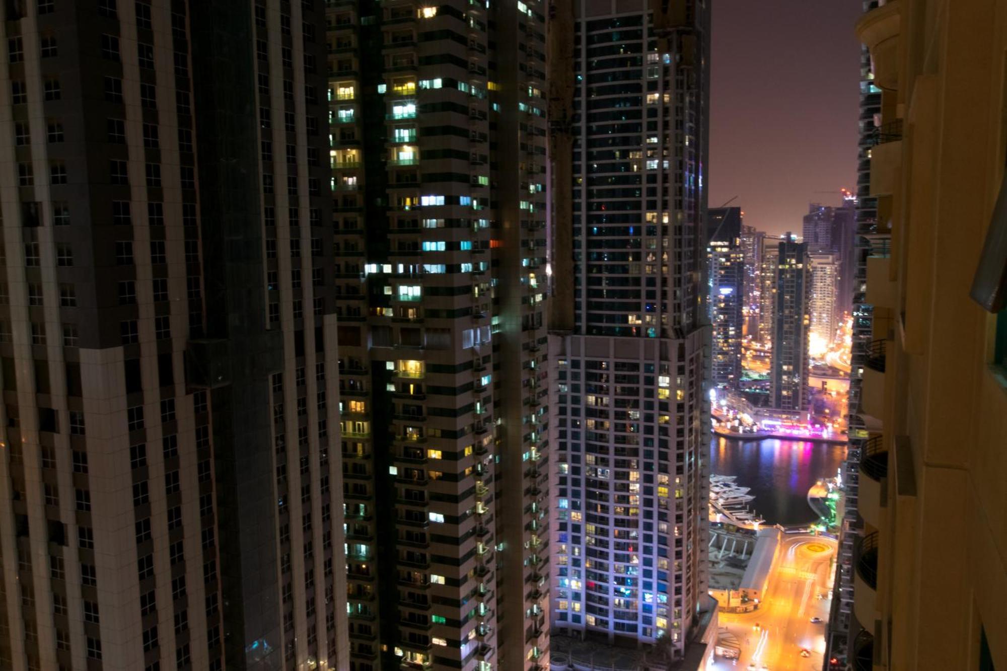 Budget Rooms With Private Bathroom For 'Girls' Only In Dubai, Marina Esterno foto