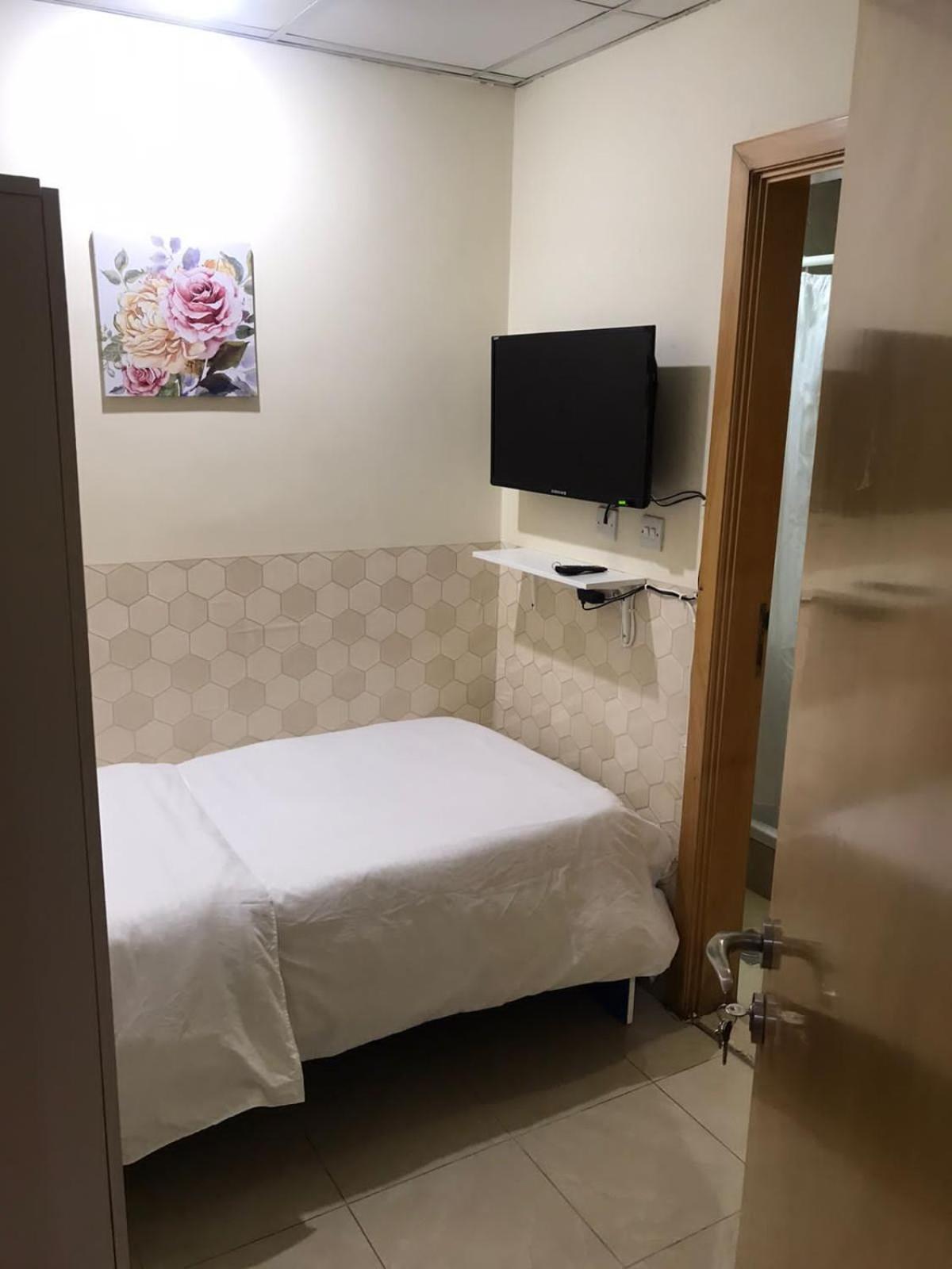 Budget Rooms With Private Bathroom For 'Girls' Only In Dubai, Marina Esterno foto