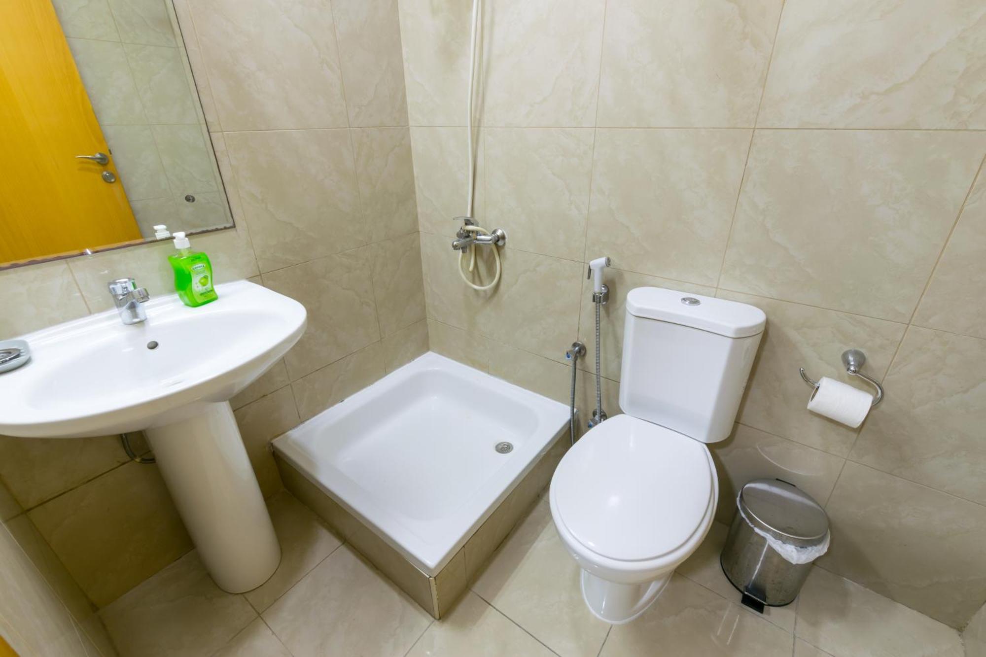 Budget Rooms With Private Bathroom For 'Girls' Only In Dubai, Marina Esterno foto