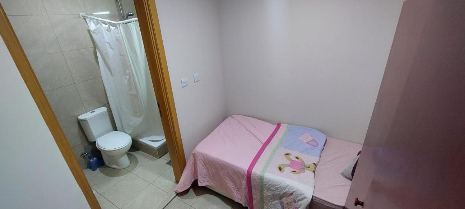 Budget Rooms With Private Bathroom For 'Girls' Only In Dubai, Marina Esterno foto