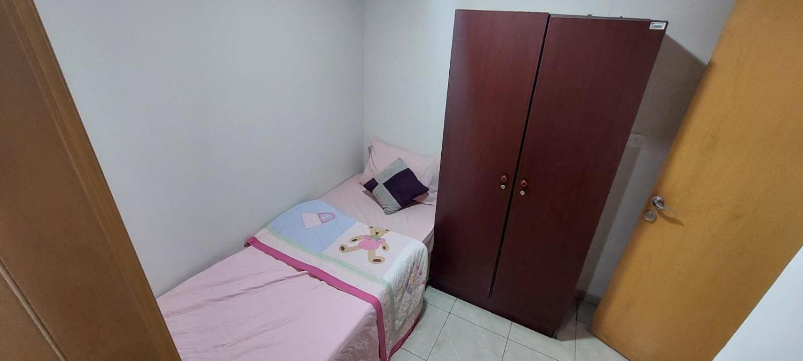 Budget Rooms With Private Bathroom For 'Girls' Only In Dubai, Marina Esterno foto