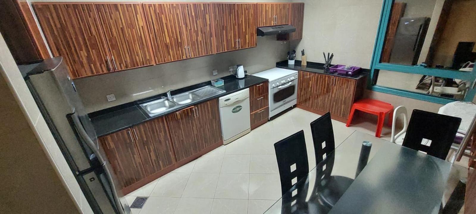 Budget Rooms With Private Bathroom For 'Girls' Only In Dubai, Marina Esterno foto