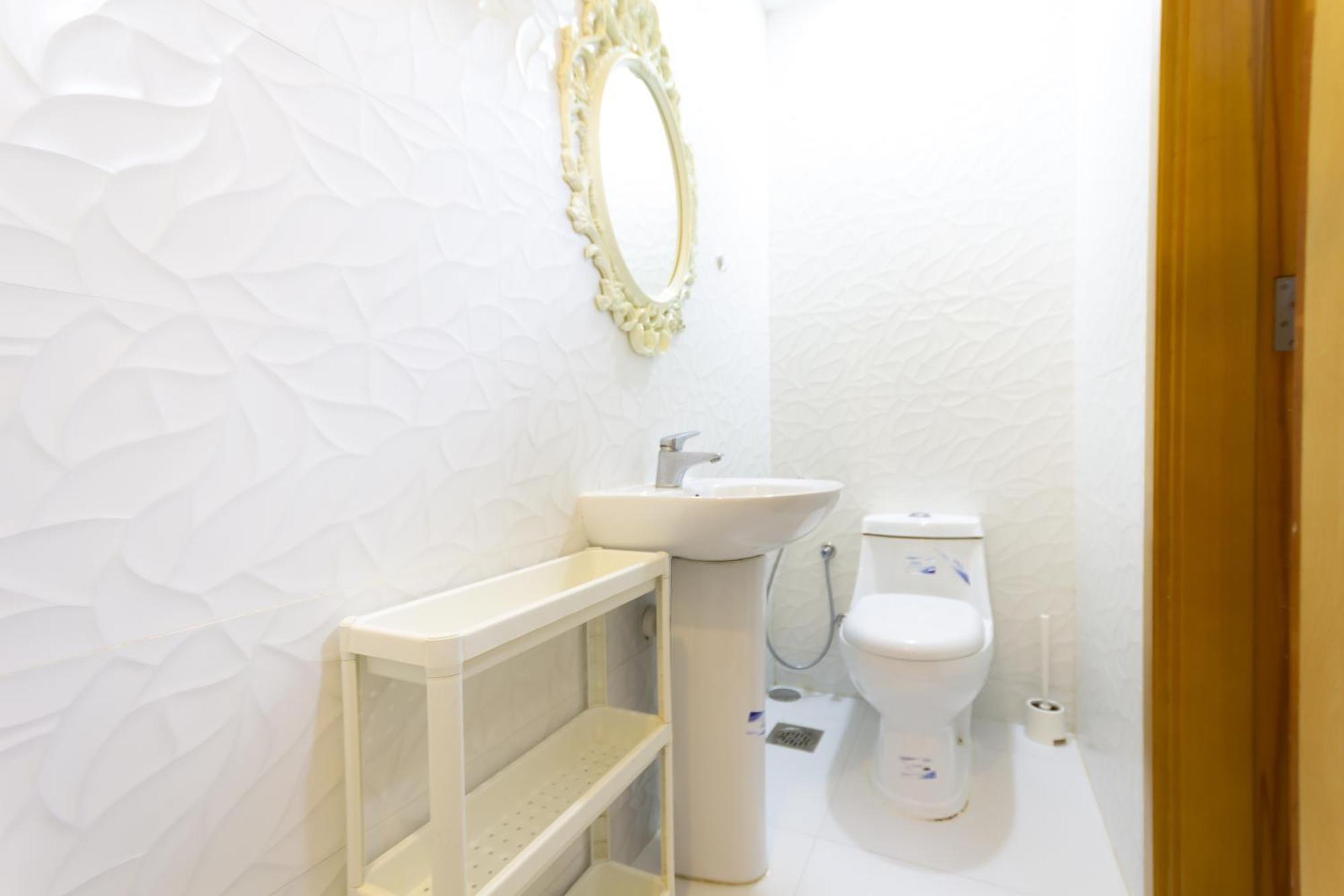 Budget Rooms With Private Bathroom For 'Girls' Only In Dubai, Marina Esterno foto